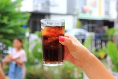 夏日消暑凉饮弊大于利!专家破解3错误迷思咖啡、茶不能取代水