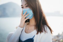 防秋冬疫情再起!医4点“守住呼吸道”防疫前线:必吃姜蒜、泡脚