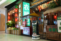 普渡送餐机器人入驻农耕记,大受好评